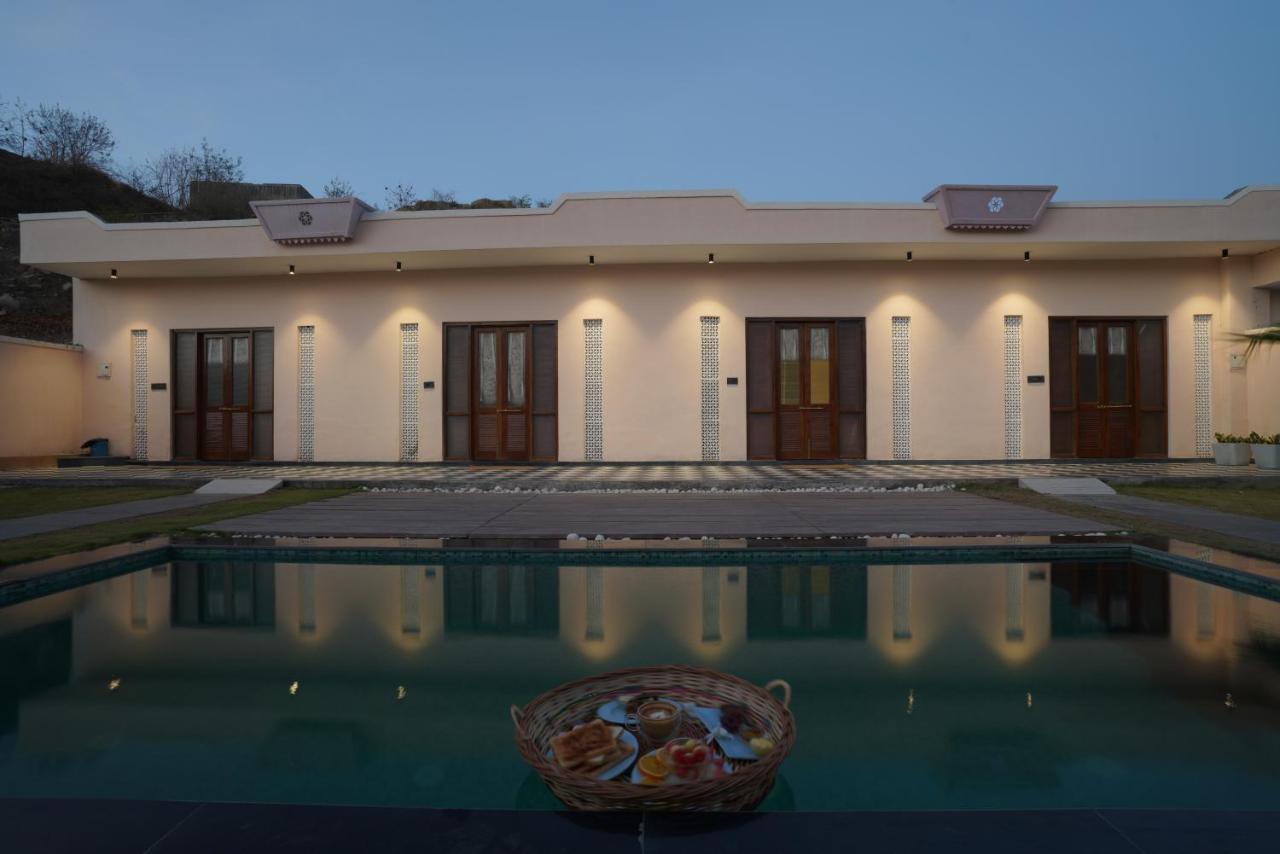 אודייפור Parijat Private Pool Villa 1, 2 And 3 Bhk מראה חיצוני תמונה